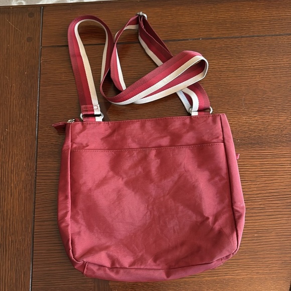 Baggallini Shoulder or Crossbody Bag. 10” x 11.5”. Red, maroon color. - Picture 3 of 10